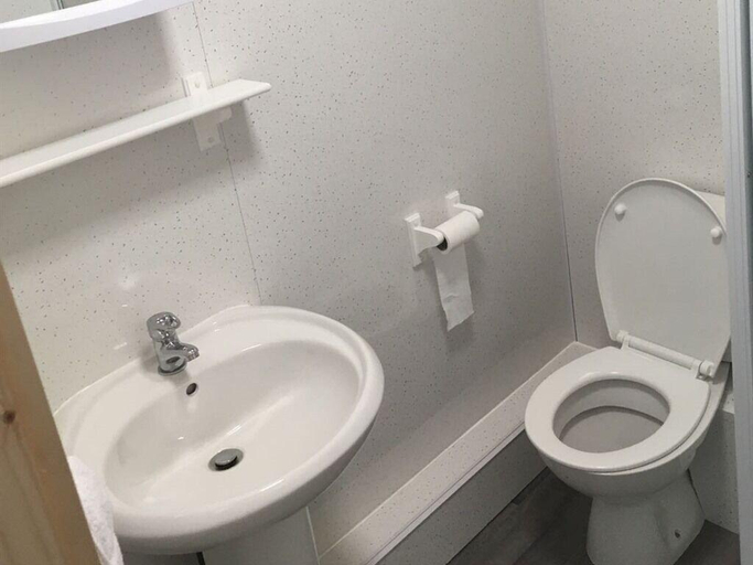 Bathroom 5, Richmond House Hotel, Sefton