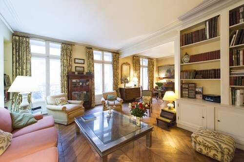 Charming Bonaparte, Paris
