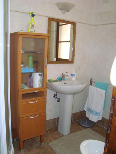 Bathroom 5, San Gennaro Castello, Lucca