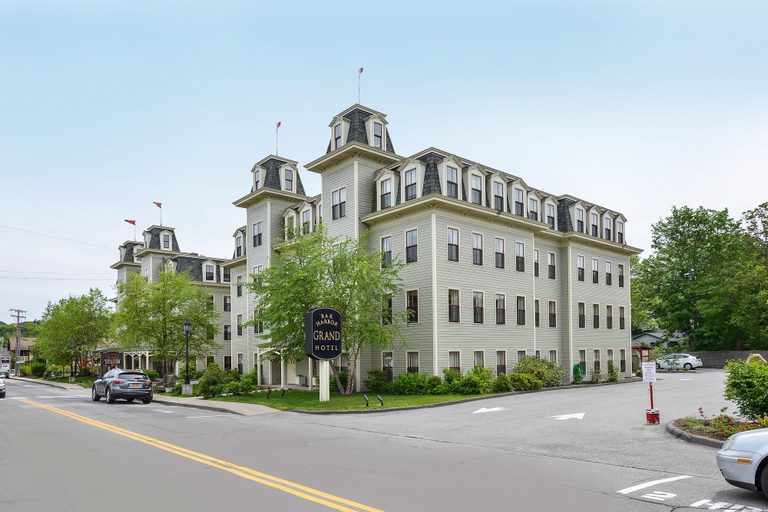 Bar Harbor Grand Hotel, Hancock