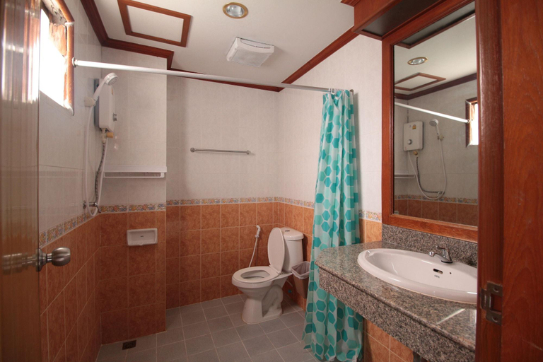 Bathroom 4, Taj Phuket Inn, Pulau Phuket