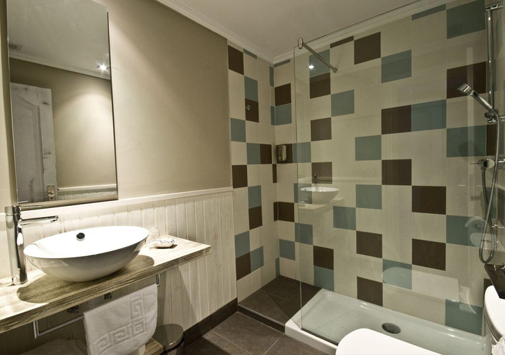 Bathroom 3, Salbatoreh Hotela, Guipúzcoa