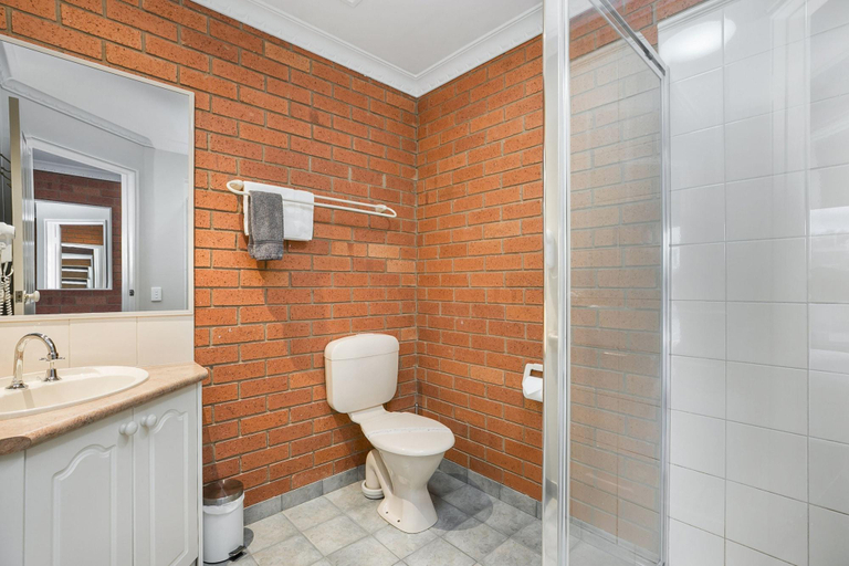 Bathroom 3, Bendigo Goldfields Motor Inn, Gr. Bendigo - Central