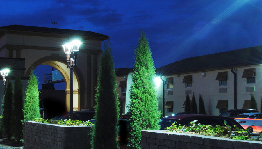 Exterior & Views