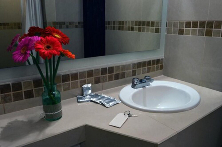 Bathroom, Porto Hotel, Lázaro Cárdenas