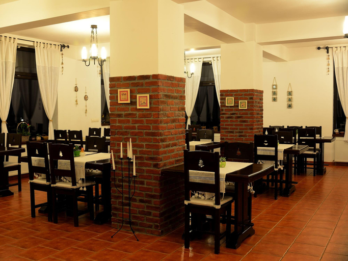 Food & Drinks 5, Vila Hora cu Brazi, Zarnesti