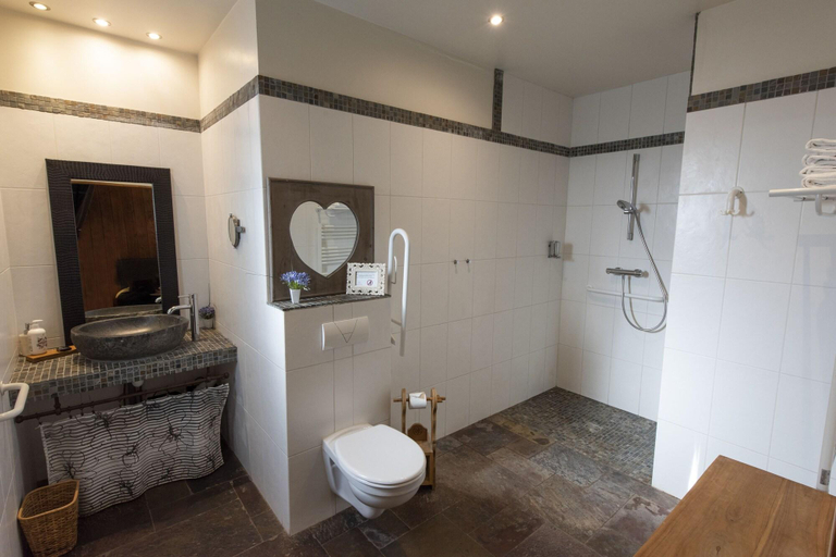 Bathroom 5, Le Refuge Des 3 Ours, Oise