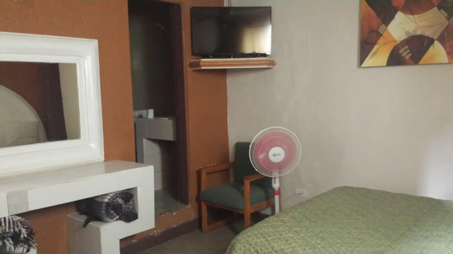 Others 5, Hotel Suiza, Tijuana