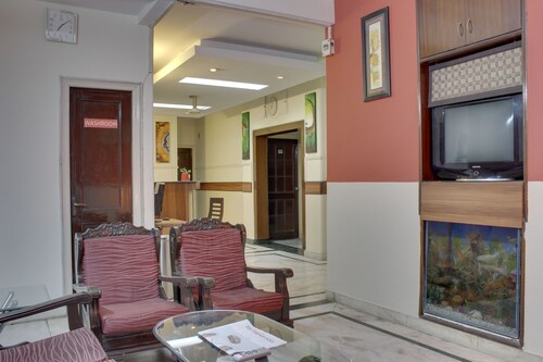 OYO 303 The Blooms, Gurgaon