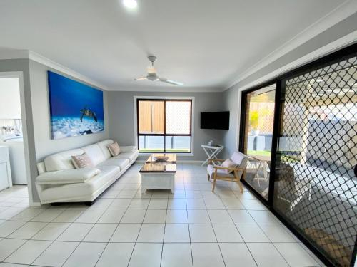 STYLISH RESIDENCE, LARGE PRIVATE YARD - CLOSE TO DREAMWORLD, Gold Coast