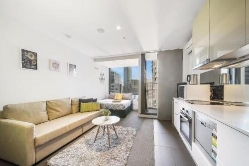 A Charming Studio with Stunning City Views, Melbourne