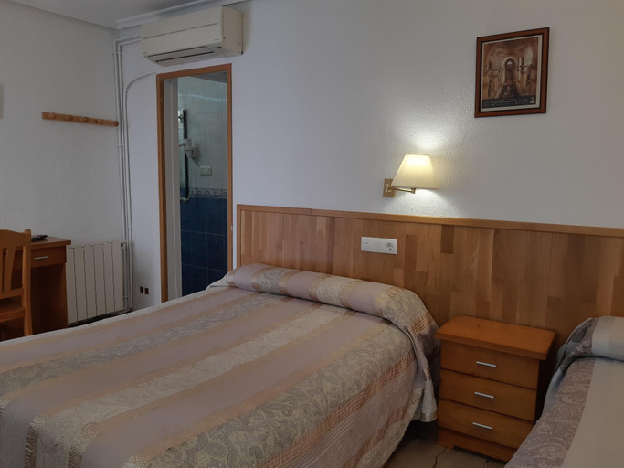 Bedroom 4, Pensión Martín, Jaén