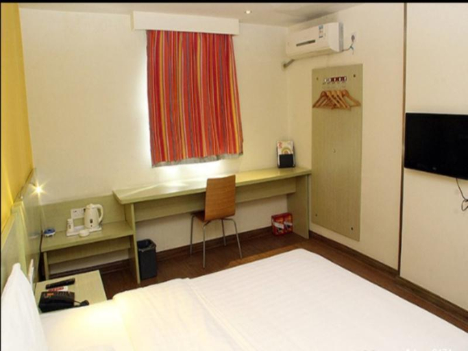 Bedroom 2, 7 Days Inn Guilin Beiji Plaza Yushan Garden, Guilin