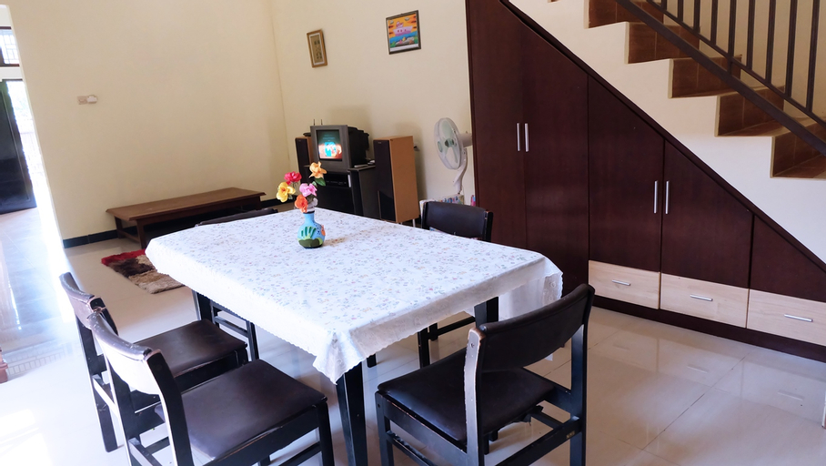 Simply Homy at Tegal city center ( 4 BR), Tegal