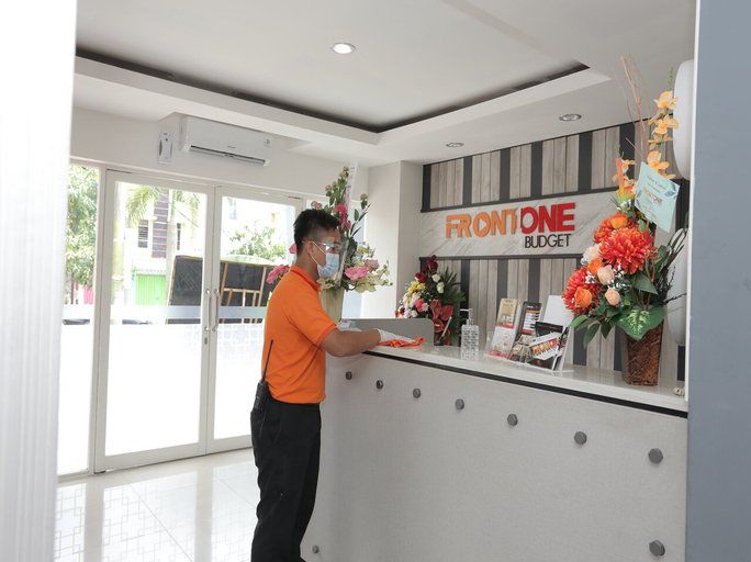 Public Area 4, Front One Budget Malang By Azana, Malang