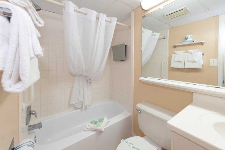 Bathroom 4, Boardwalk One, Worcester