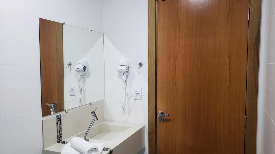 Bathroom 4, Hotel Conchas, Penha