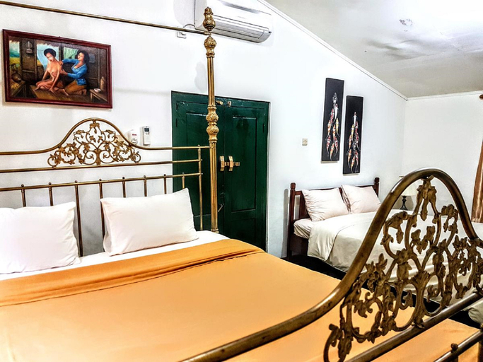 Bedroom 2, nDalem Gamelan, Yogyakarta