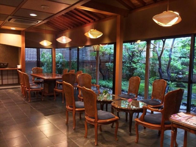 Lobby 5, Akebono, Saga
