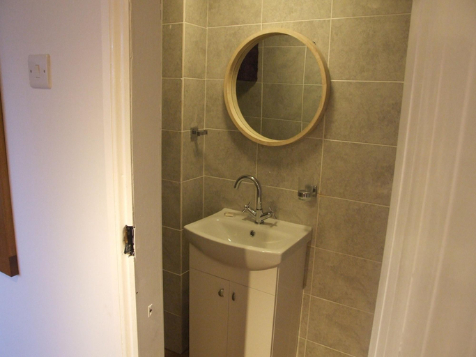Bathroom 4, Croyland Guest House, Pembrokeshire