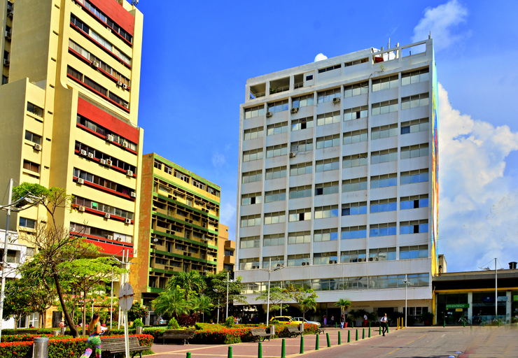 Exterior & Views