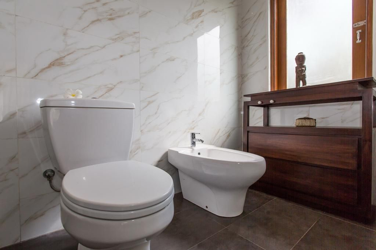 Bathroom 10