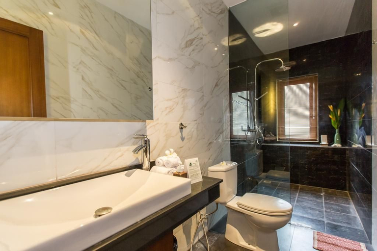 Bathroom 7