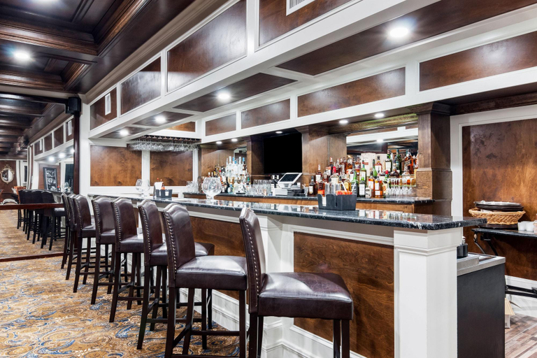Food & Drinks 5, LeBossier Hotel, Bossier