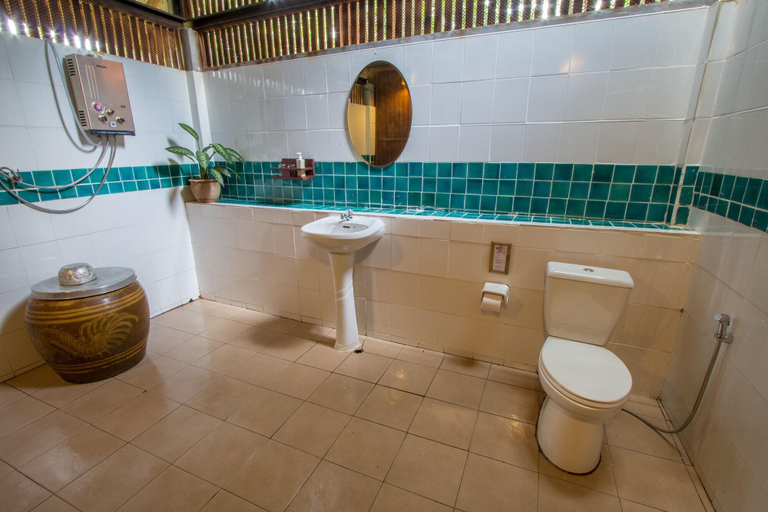 Bathroom 4, Khao Sok Riverside Cottage, Phanom
