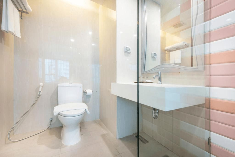 Bathroom 2, Le Tada Residence, Ratchathewi
