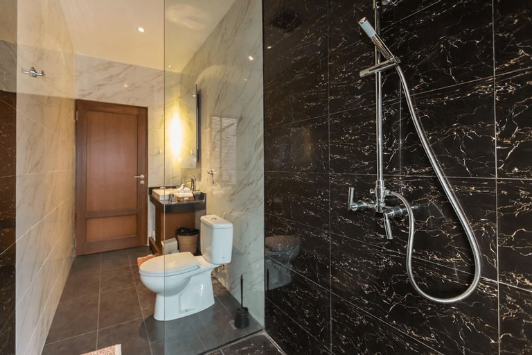 Bathroom 15