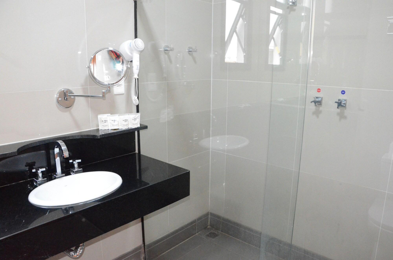 Bathroom 4, Hotel Metropole, São Lourenço