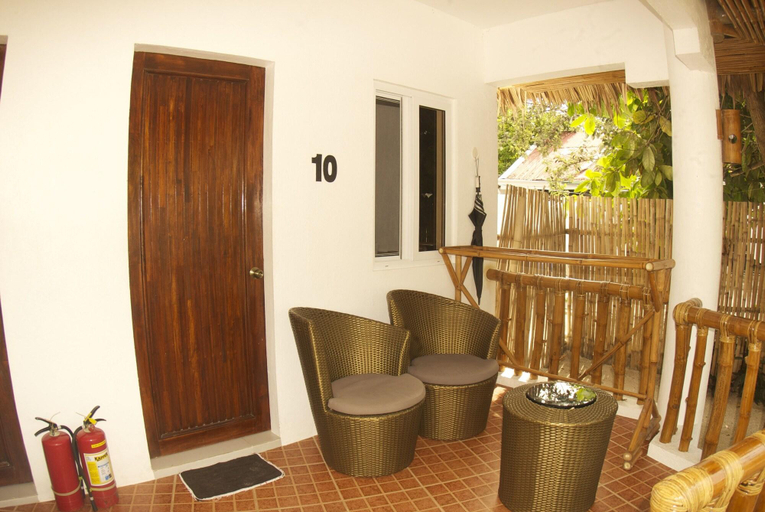 Public Area 3, Evolution Dive and Beach Resort, Daanbantayan