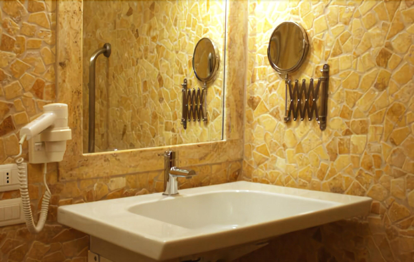 Bathroom 4, B&B Margherita, Brindisi