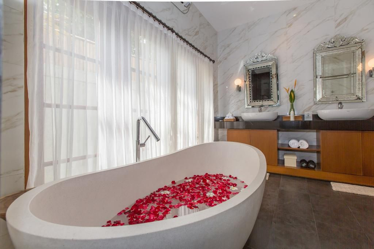 Bathroom 13