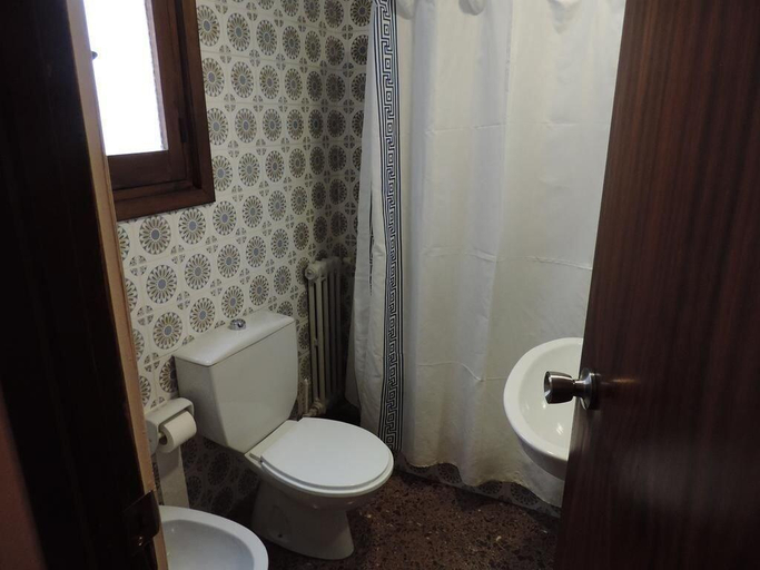 Bathroom 5, Hotel Azahar, Valencia