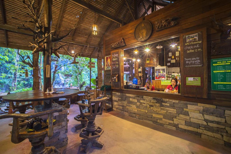 Food & Drinks 4, Art's Riverview Lodge, Phanom