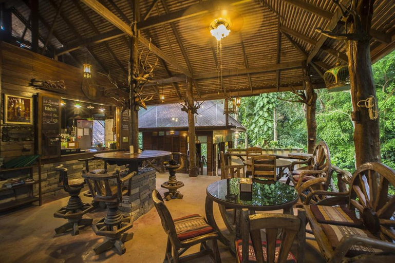 Food & Drinks 4, Art's Riverview Lodge, Phanom