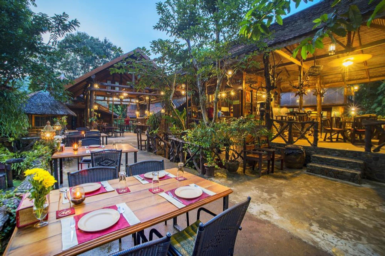 Food & Drinks 4, Art's Riverview Lodge, Phanom
