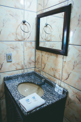 Bathroom 5, Hotel Bela Onda, Bombinhas