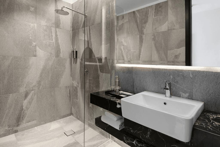 Bathroom 14