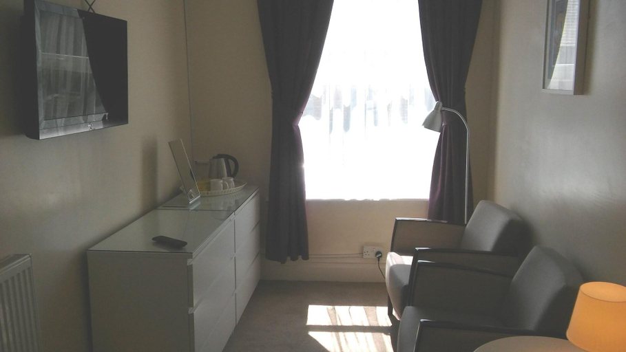 Bathroom 4, Number twenty five, Blackpool