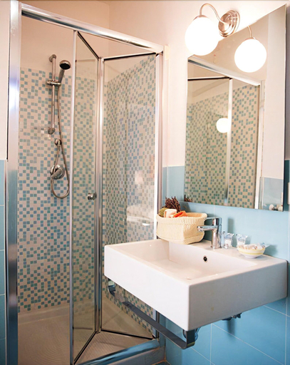 Bathroom 4, La Chora Di Paestum, Salerno