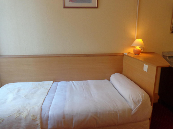 Bedroom 3, Hotel Continental, Haute-Savoie