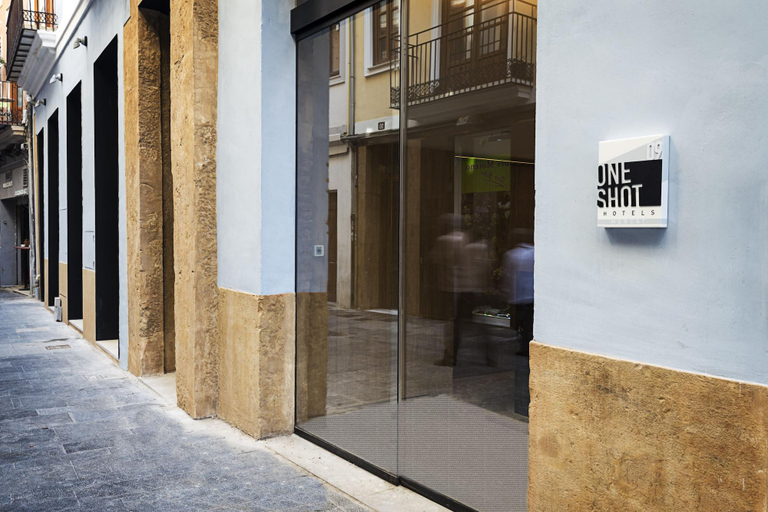 Public Area 2, One Shot Mercat, Valencia