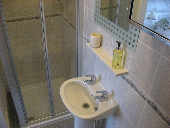 Bathroom 5, Railway Cottage, Dorset