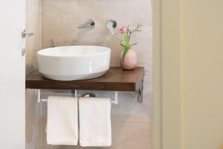 Bathroom 5, Approdo Ripetta, Rome