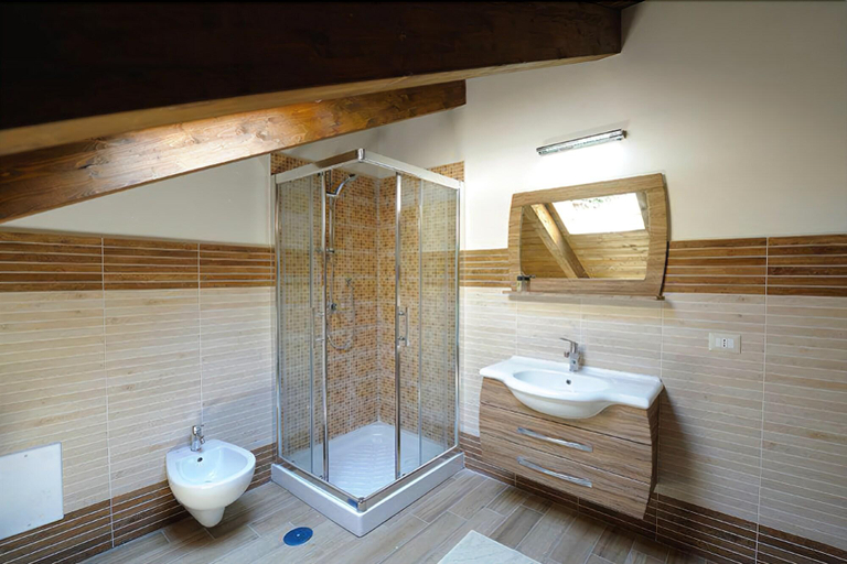 Bathroom 5, Solaria, Salerno