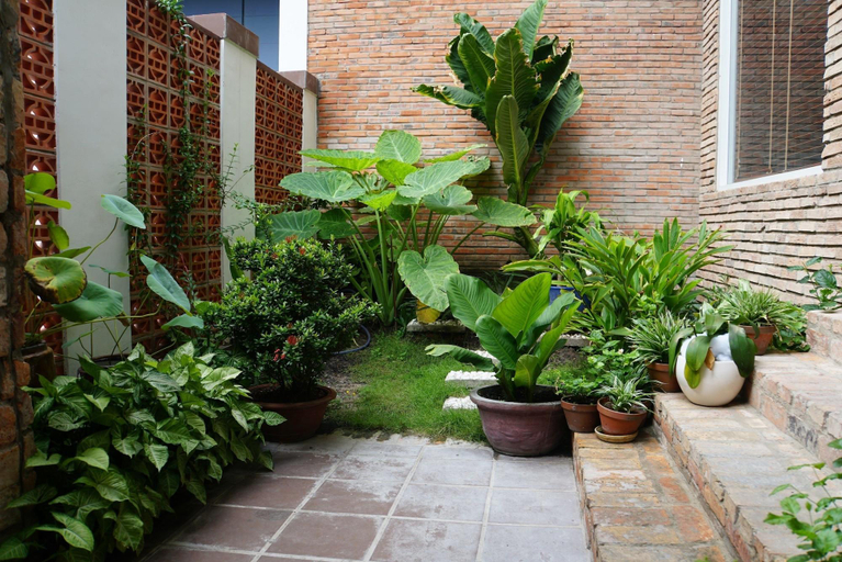 Exterior & Views 2, Ananas Family Hotel, Phú Nhuận