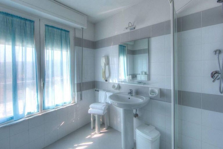 Bathroom 4, Hotel Mizar, Siena